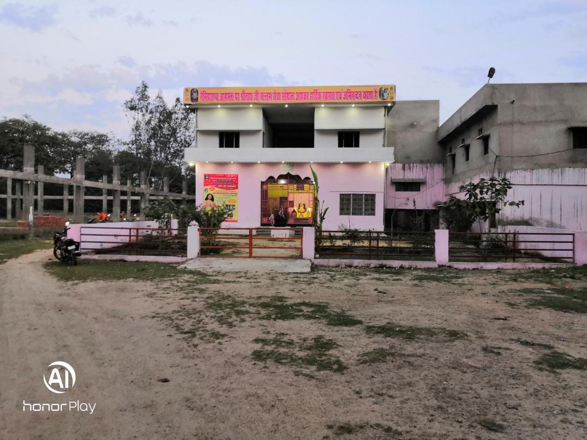 Shreenathji Haveli Hotel Naimisharanya Bagian luar foto