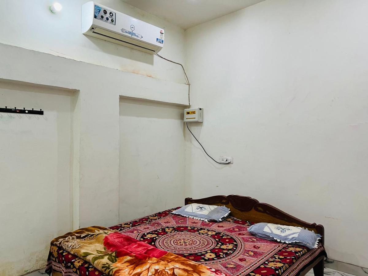 Shreenathji Haveli Hotel Naimisharanya Bagian luar foto